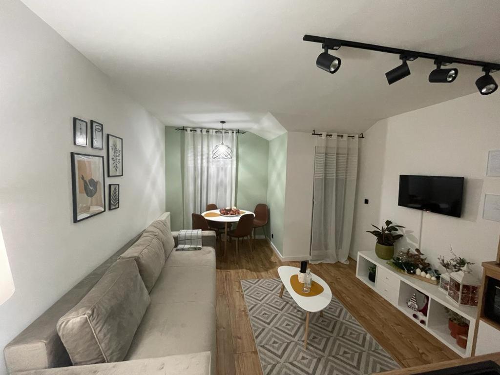 Apartman Element Kruševac Exteriör bild